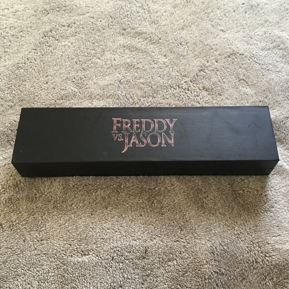 DC Comics Freddy Vs. Jason 15mm Enamel Charm Silver Finish Chain Bracelet - Picture 5 of 6